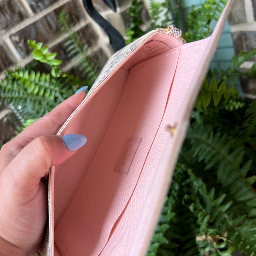 Louis Vuitton Felicie Crossbody - Picture 4 of 4